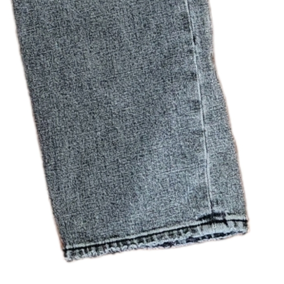 Abercrombie & Fitch Ultra High Rise Ankle Straight Jean - Picture 10 of 10
